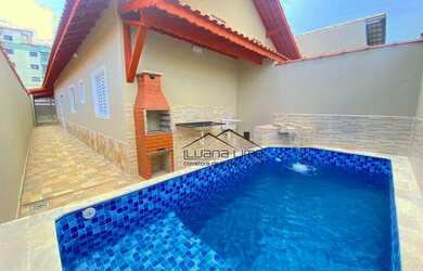 Imagem: A casa possui 2 Dormitórios, 1 Banheiro, 2 Vagas na garagem