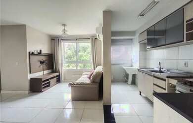 Imagem: O apartamento possui 2 Dormitórios, 1 Banheiro, 1 Vaga na garagem