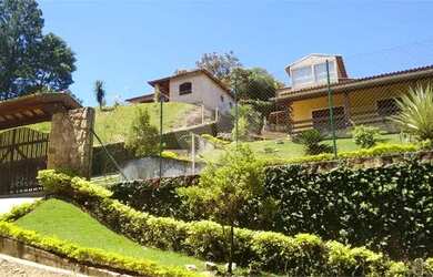 Imagem: A casa em condomínio possui 3 Dormitórios, 3 Banheiros, 5