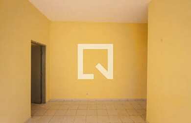 Imagem: A casa possui 1 Dormitório, 1 Banheiro, 1 Vaga na garagem