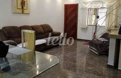 Imagem: A casa possui 4 Dormitórios, 3 Banheiros, 2 Vagas na garagem