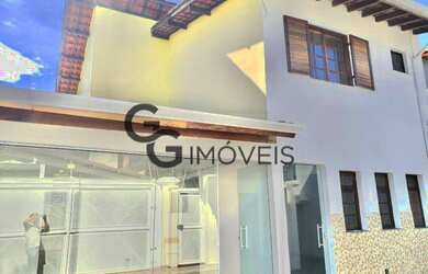 Imagem: A casa possui 3 Dormitórios, 2 Banheiros, 4 Vagas na garagem