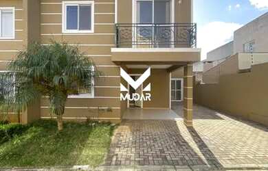 Imagem: A casa possui 3 Dormitórios, 2 Banheiros, 3 Vagas na garagem