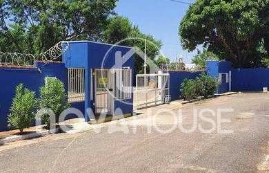 Imagem: A casa possui 2 Dormitórios, 2 Banheiros, 2 Vagas na garagem