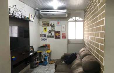 Imagem: A casa possui 2 Dormitórios, 1 Banheiro, 1 Vaga na garagem