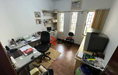 Imagem: A casa possui 3 Dormitórios, 3 Banheiros, 5 Vagas na garagem