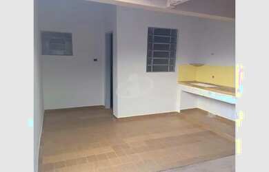 Imagem: A casa possui 2 Dormitórios, 1 Banheiro, 1 Vaga na garagem