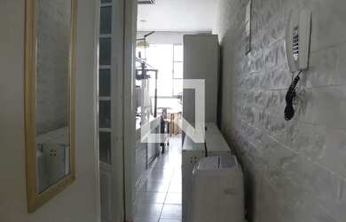 Imagem: O studio possui 1 Dormitório, 1 Banheiro, 42m² de Área e