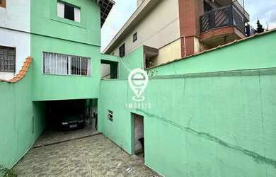 Imagem: A casa possui 3 Dormitórios, 2 Banheiros, 3 Vagas na garagem