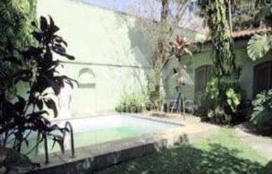 Imagem: A casa possui 4 Dormitórios, 5 Banheiros, 4 Vagas na garagem