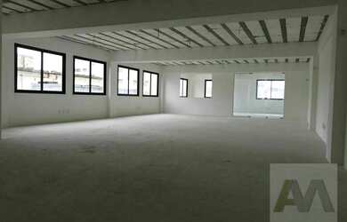 Imagem: O depósito possui 5 Vagas na garagem e 1080m² de Área e está