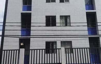 Imagem: O apartamento possui 3 Dormitórios, 1 Banheiro, 1 Vaga na garagem