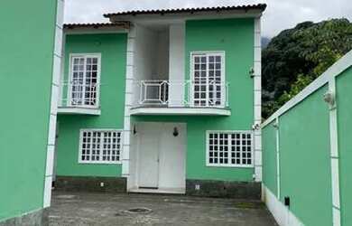 Imagem: A casa em condomínio possui 3 Dormitórios e está localizado