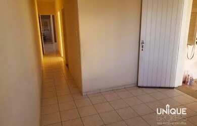 Imagem: A casa possui 2 Dormitórios, 1 Banheiro, 1 Vaga na garagem