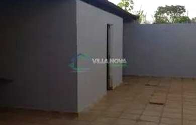 Imagem: A casa possui 3 Dormitórios, 3 Banheiros, 4 Vagas na garagem