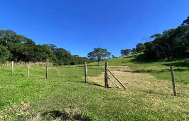 Imagem: O terreno possui 600m² de Área e está localizado em Centro