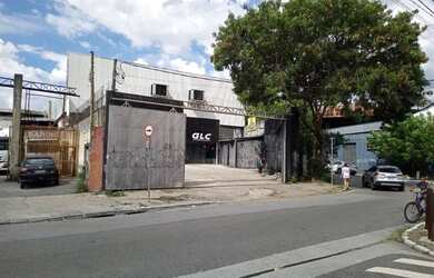 Imagem: O depósito possui 5 Vagas na garagem, 750m² de Área e está