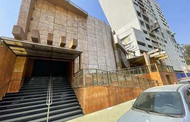 Imagem: A casa possui 5 Dormitórios, 5 Banheiros e 1650m² de Área