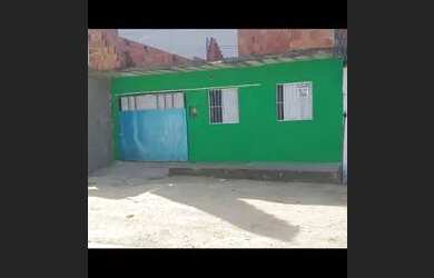 Imagem: A casa possui 2 Dormitórios, 1 Banheiro, 1 Vaga na garagem