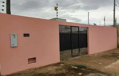 Imagem: A casa possui 1 Dormitório, 1 Banheiro, 2 Vagas na garagem