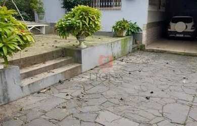 Imagem: A casa possui 4 Dormitórios, 4 Banheiros, 3 Vagas na garagem