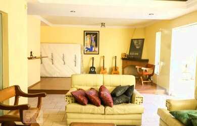 Imagem: A casa possui 5 Dormitórios, 5 Banheiros, 5 Vagas na garagem