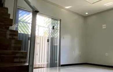 Imagem: A casa possui 3 Dormitórios, 3 Banheiros, 5 Vagas na garagem