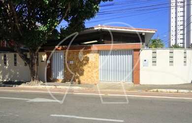 Imagem: A casa possui 3 Dormitórios, 4 Banheiros, 301m² de Área e