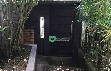 Imagem: O depósito possui 4 Vagas na garagem, 164m² de Área e está