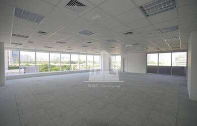 Imagem: O depósito possui 5 Vagas na garagem e 223m² de Área e está