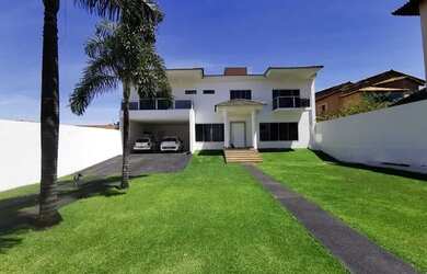 Imagem: A casa em condomínio possui 4 Dormitórios, 3 Banheiros, 4