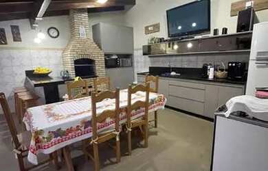 Imagem: A casa em condomínio possui 3 Dormitórios, 3 Banheiros, 5