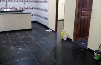 Imagem: A casa possui 3 Dormitórios, 2 Banheiros, 1 Vaga na garagem