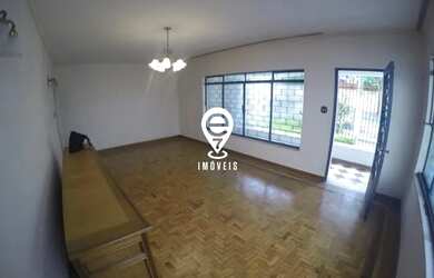 Imagem: A casa possui 3 Dormitórios, 2 Banheiros, 5 Vagas na garagem