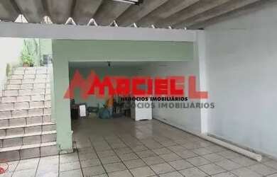 Imagem: A casa possui 3 Dormitórios, 1 Banheiro, 3 Vagas na garagem