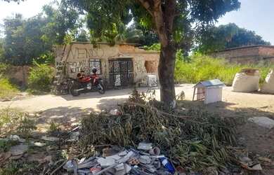 Imagem: A casa possui 3 Dormitórios, 2 Banheiros, 3 Vagas na garagem