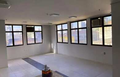 Imagem: O depósito possui 1 Vaga na garagem, 40m² de Área e está