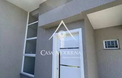 Imagem: A casa possui 2 Dormitórios, 1 Banheiro, 2 Vagas na garagem