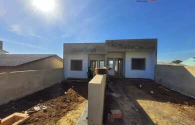 Imagem: A casa possui 2 Dormitórios, 1 Banheiro, 1 Vaga na garagem