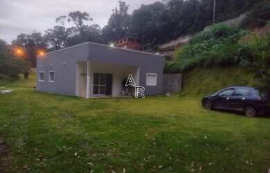 Imagem: A casa em condomínio possui 3 Dormitórios, 2 Banheiros, 4