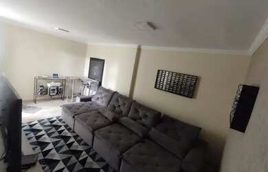 Imagem: A casa possui 3 Dormitórios, 3 Banheiros, 2 Vagas na garagem