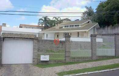 Imagem: A casa possui 3 Dormitórios, 2 Banheiros, 5 Vagas na garagem