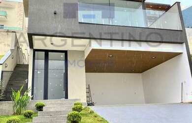 Imagem: A casa em condomínio possui 4 Dormitórios, 5 Banheiros, 4