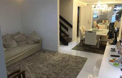 Imagem: A casa em condomínio à venda possui 4 Dormitórios, 3 Banheiros