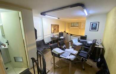 Imagem: O depósito possui 1 Vaga na garagem e 56m² de Área e está