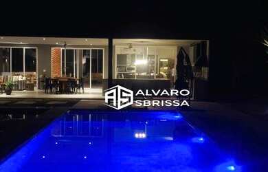 Imagem: A casa em condomínio possui 5 Dormitórios, 5 Banheiros, 2