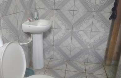 Imagem: A casa possui 2 Dormitórios, 2 Banheiros, 3 Vagas na garagem