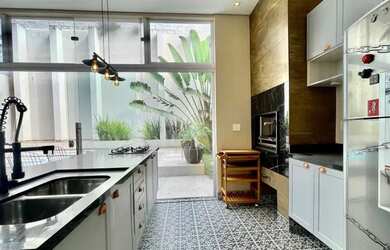 Imagem: A casa em condomínio possui 3 Dormitórios, 3 Banheiros, 4