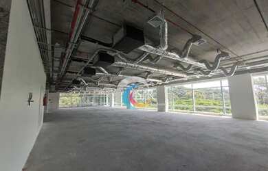 Imagem: O depósito possui 5 Vagas na garagem, 2.220m² de Área e