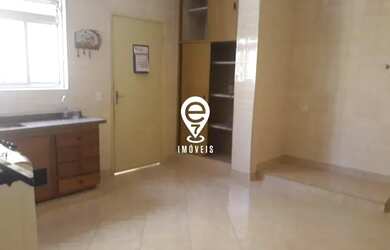 Imagem: A casa possui 3 Dormitórios, 1 Banheiro, 3 Vagas na garagem